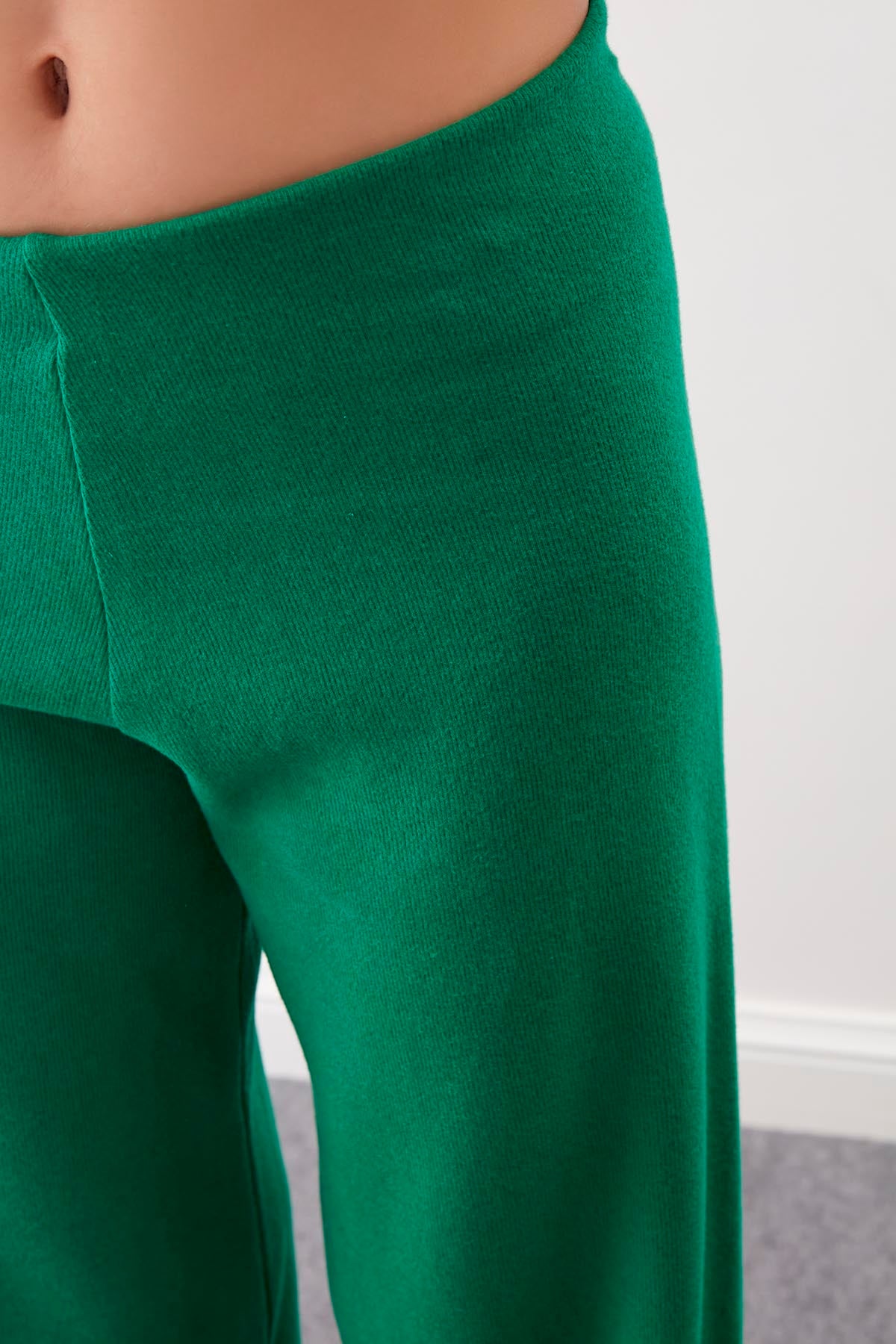 WIDE-ASPECT KNITTED TROUSERS