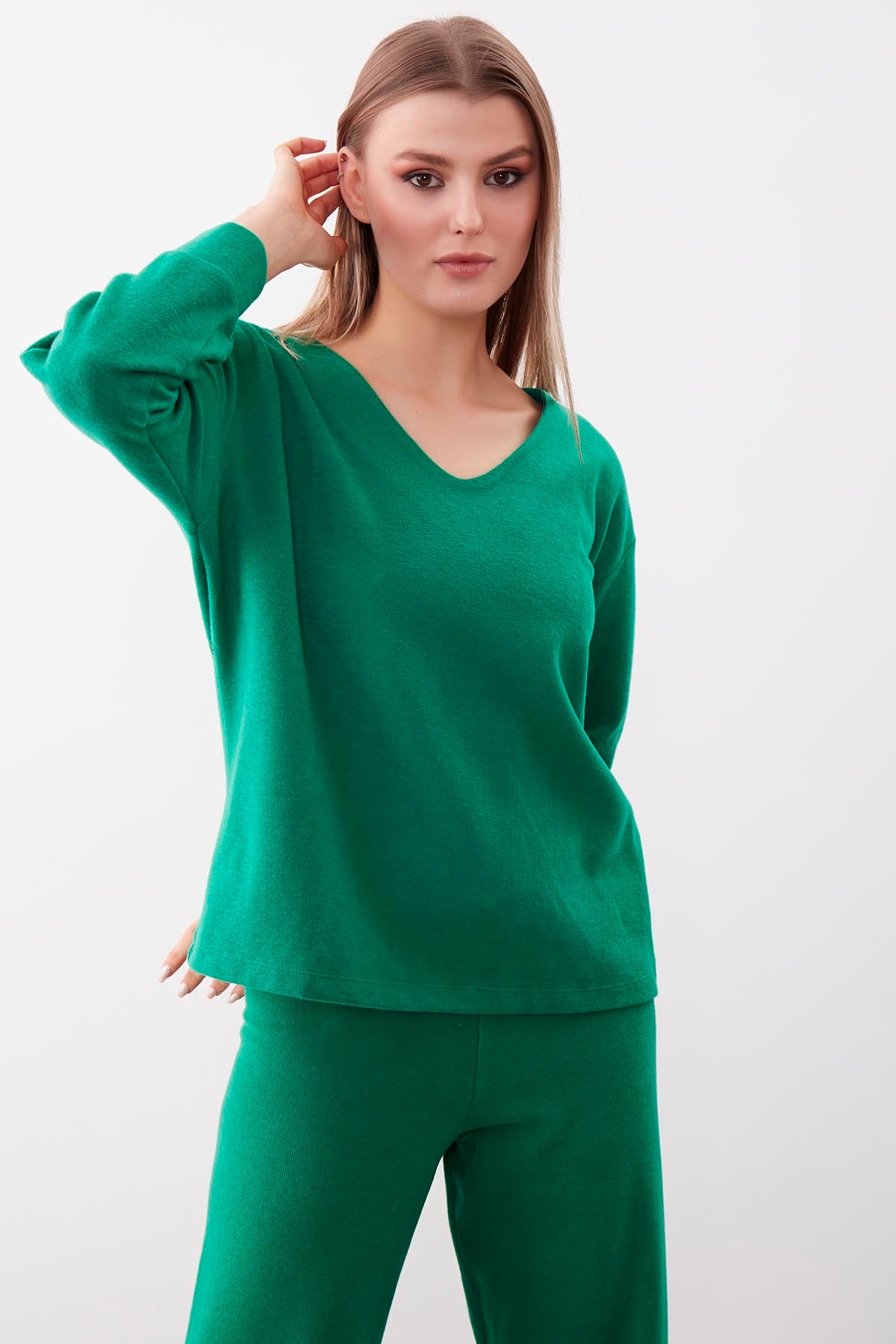 BROAD V NECK BLOUSE