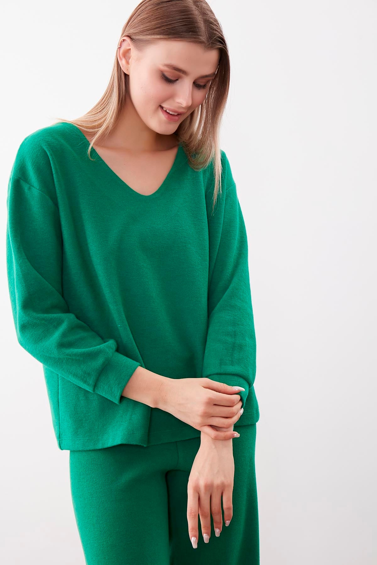 BROAD V NECK BLOUSE