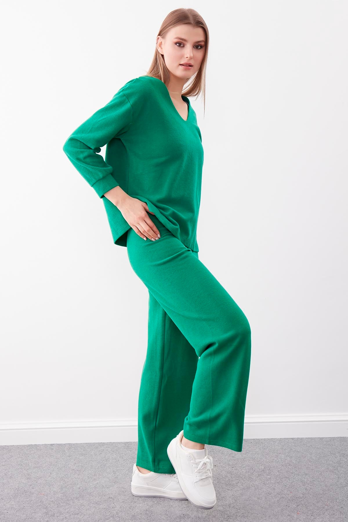 BROAD V NECK BLOUSE