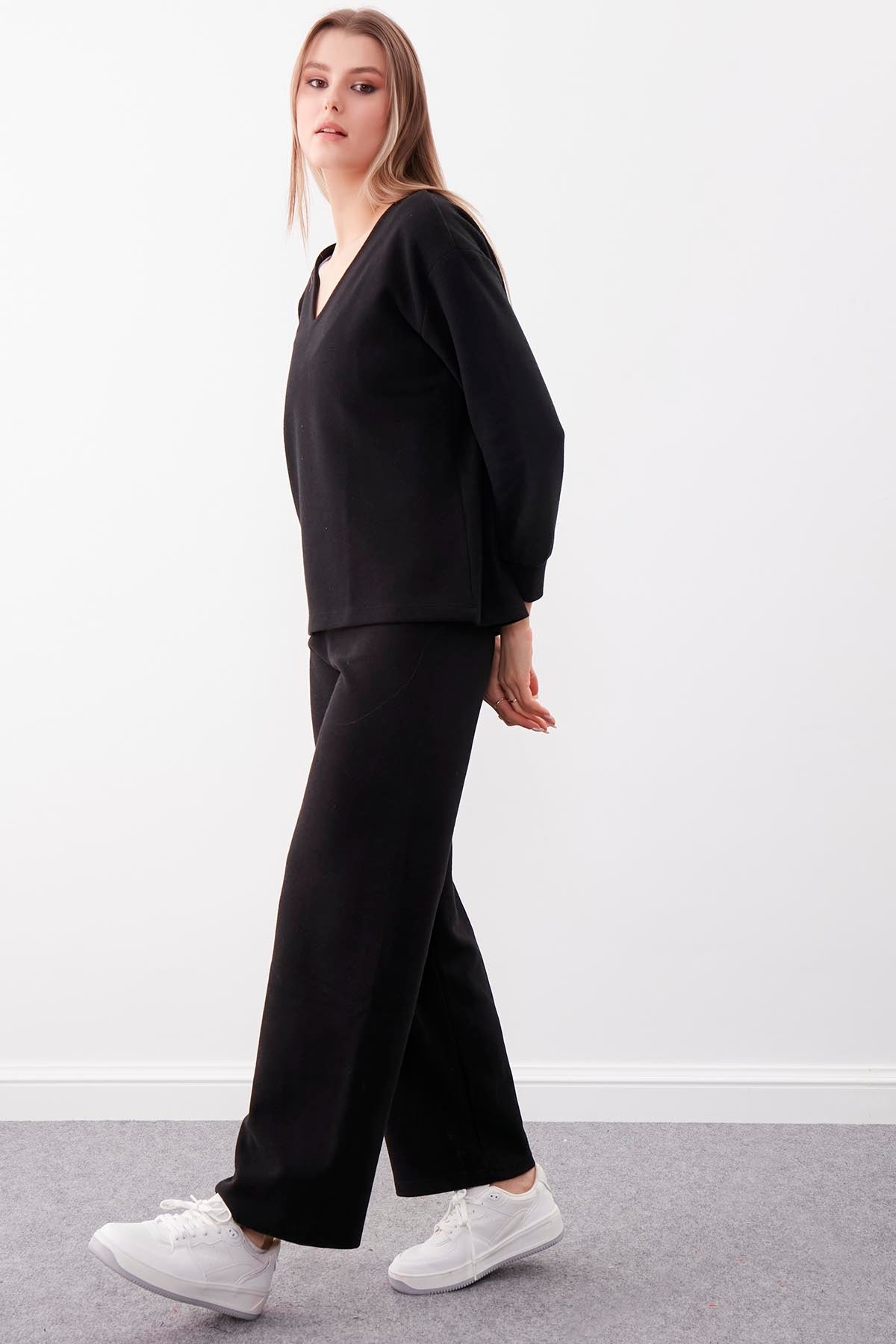 BROAD V NECK BLOUSE