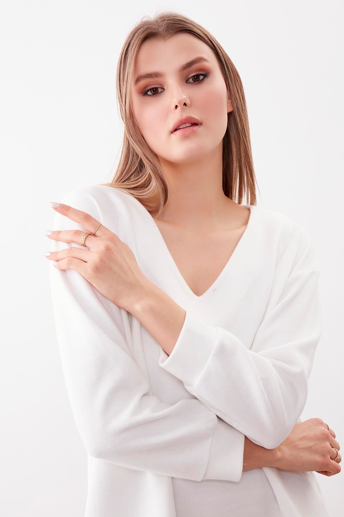 BROAD V NECK BLOUSE
