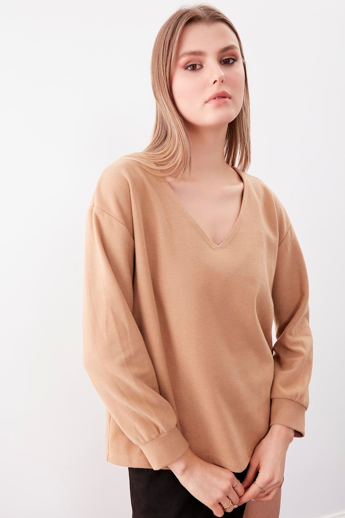 BROAD V NECK BLOUSE