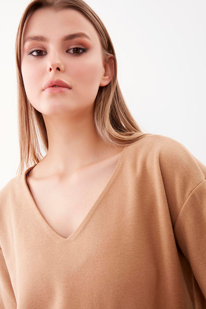 BROAD V NECK BLOUSE
