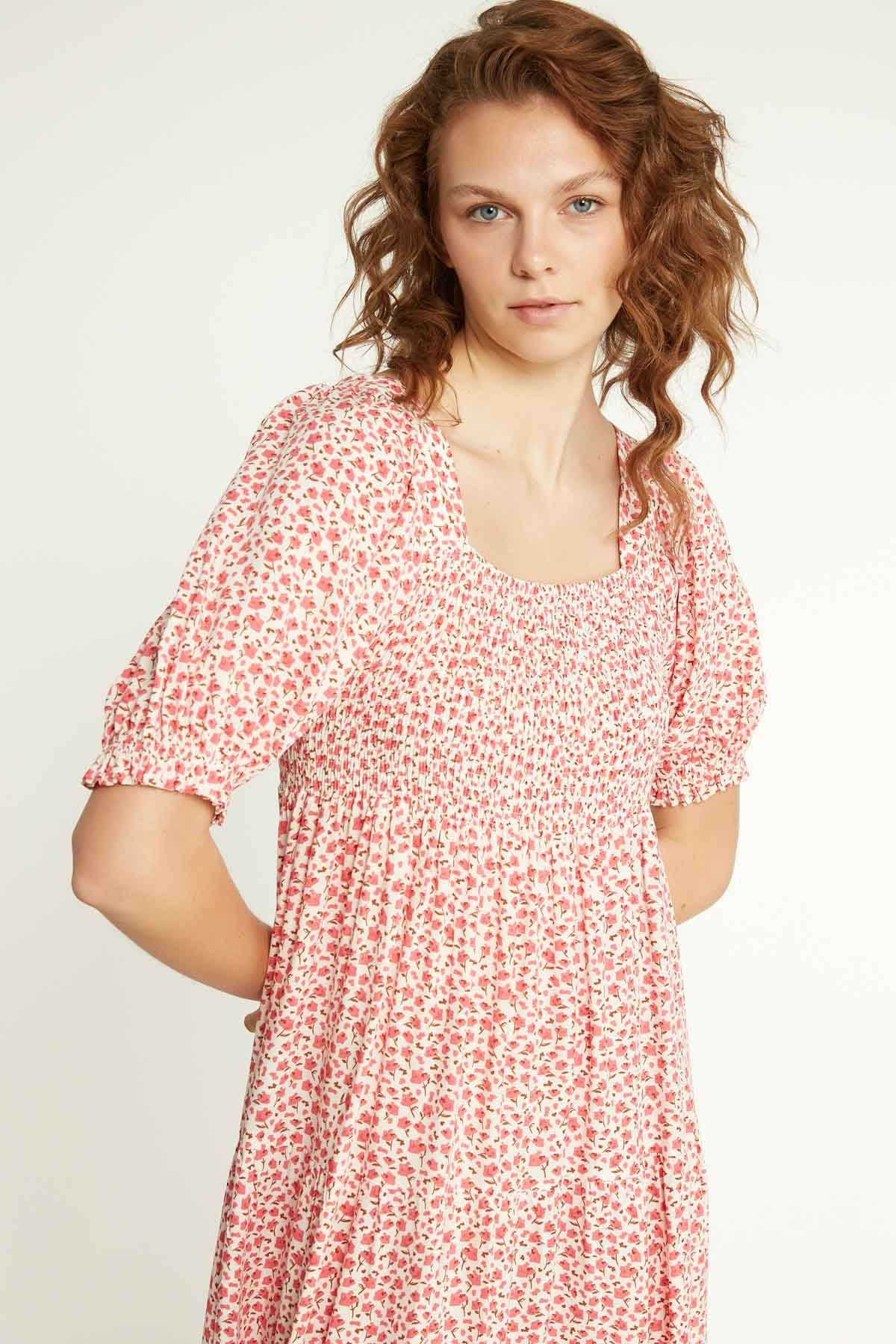 LONG DRESS WITH COILED SLEEVES AND FLORAL PATTERN