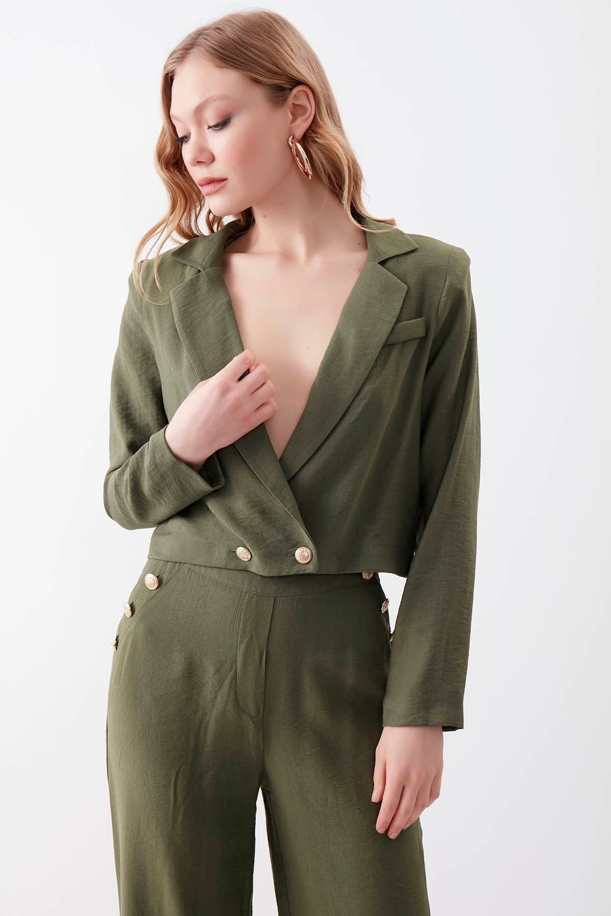 GOLD BUTTON DETAILED CROP JACKET