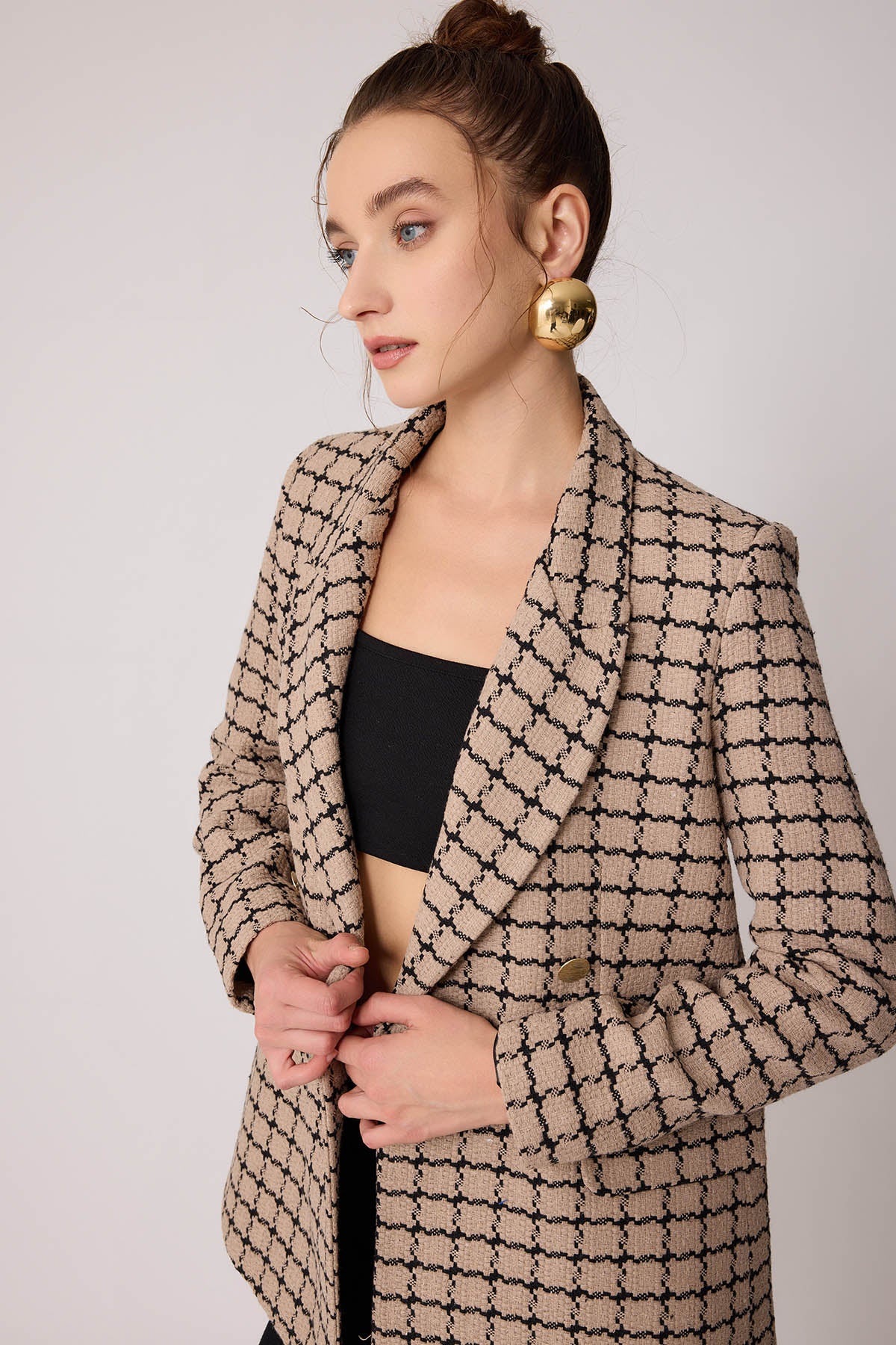 GOLD BUTTON PATTERNED JACKET