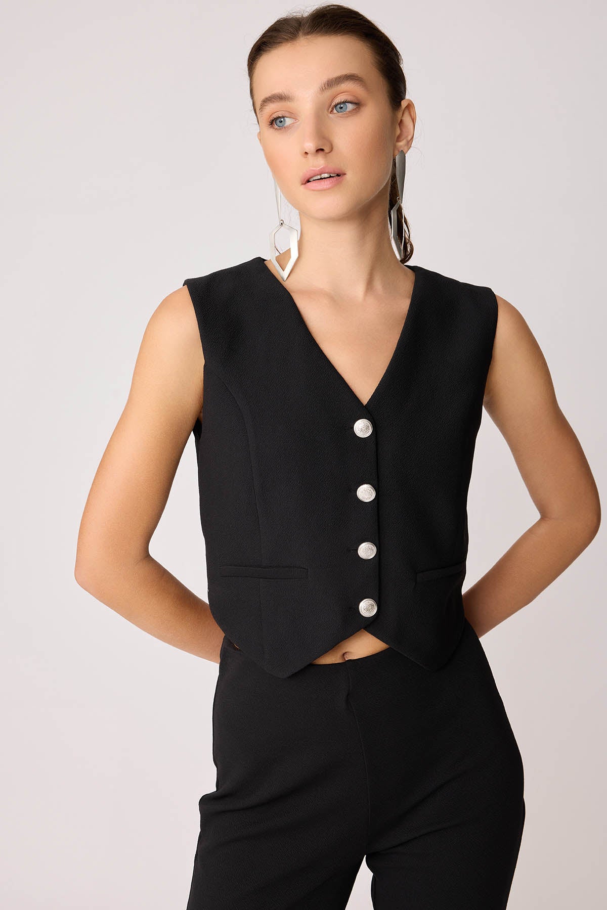 SILVER BUTTON CROP VEST