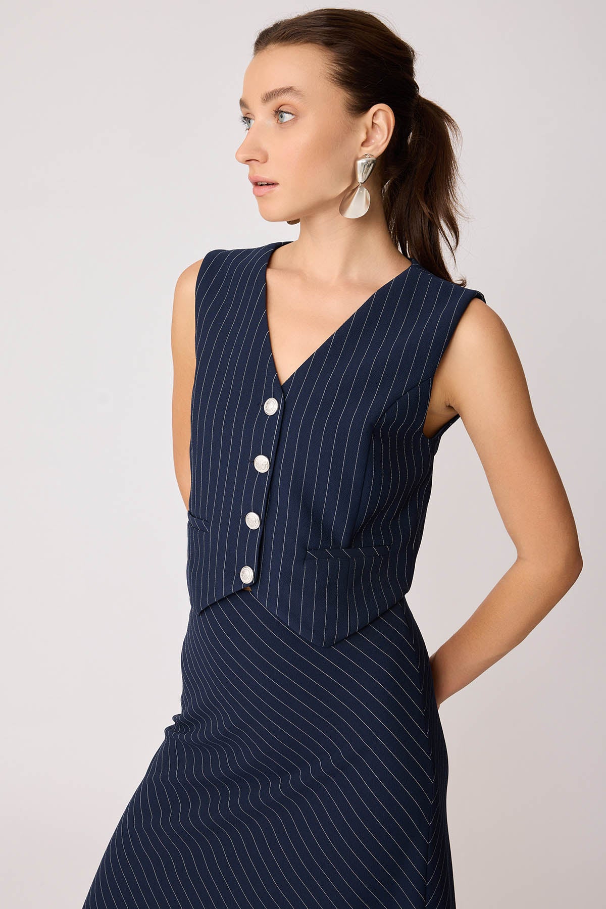 SILVER BUTTON CROP VEST