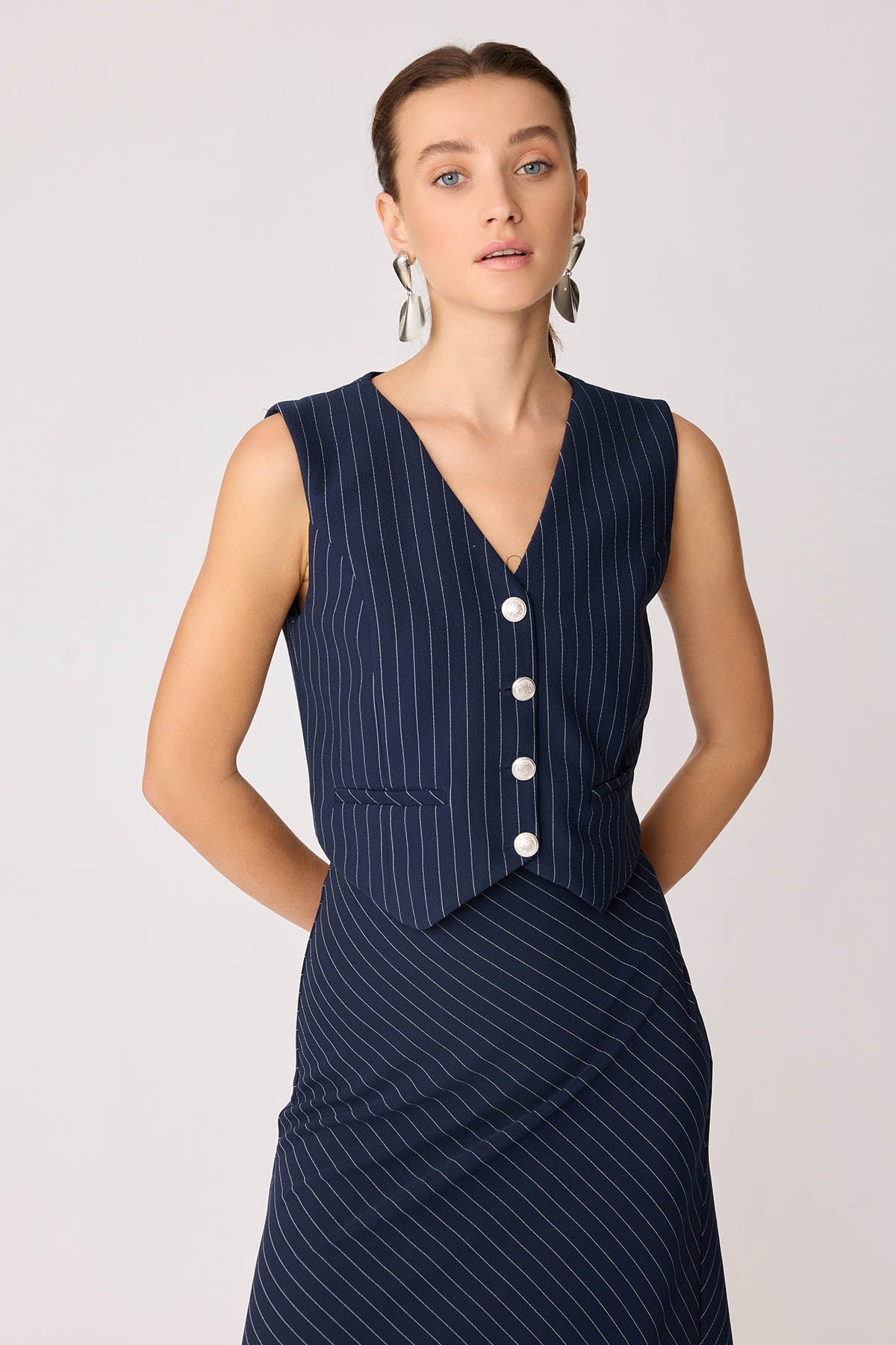 SILVER BUTTON CROP VEST