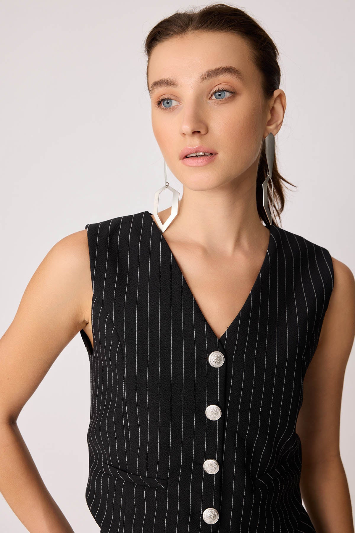SILVER BUTTON CROP VEST