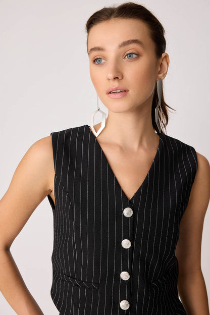 SILVER BUTTON CROP VEST