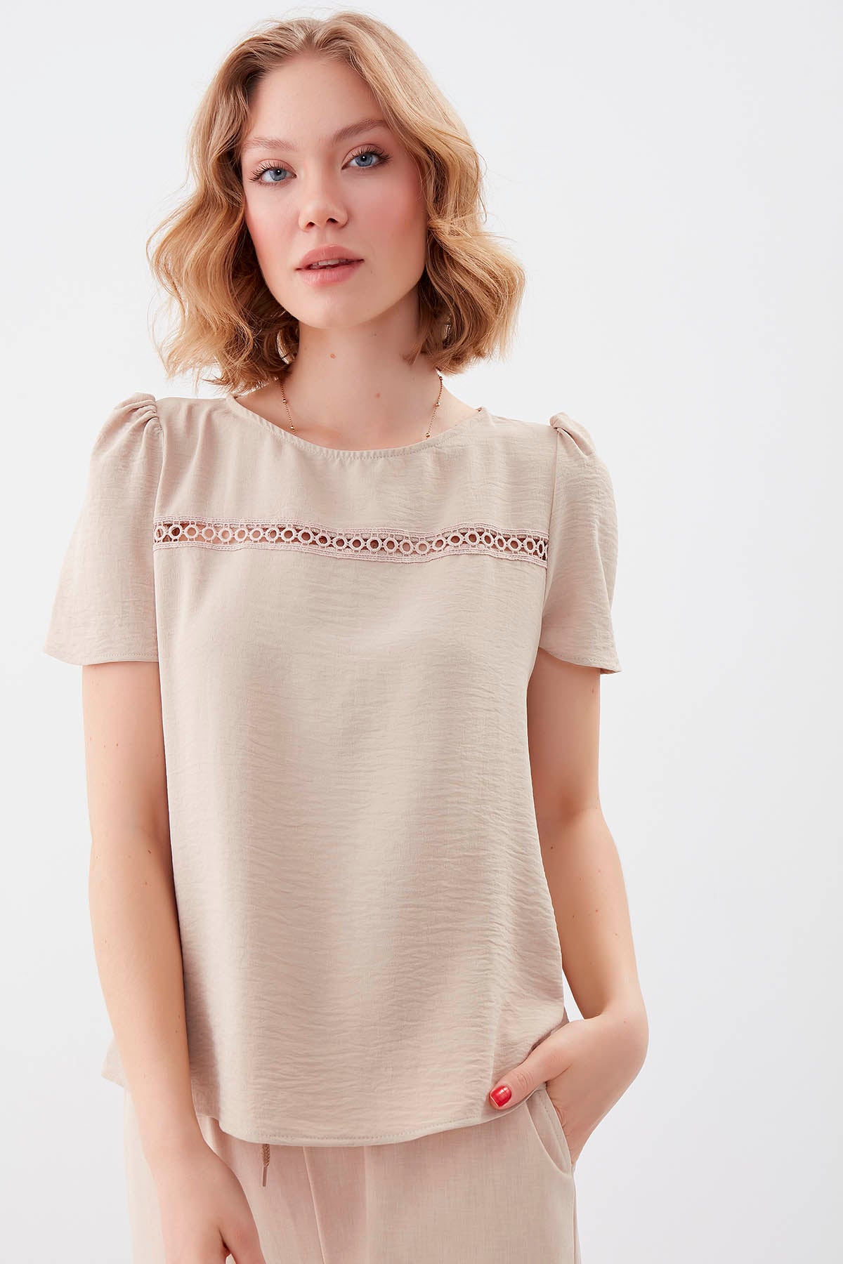 PLEATED SHORT SLEEVE BLOUSE