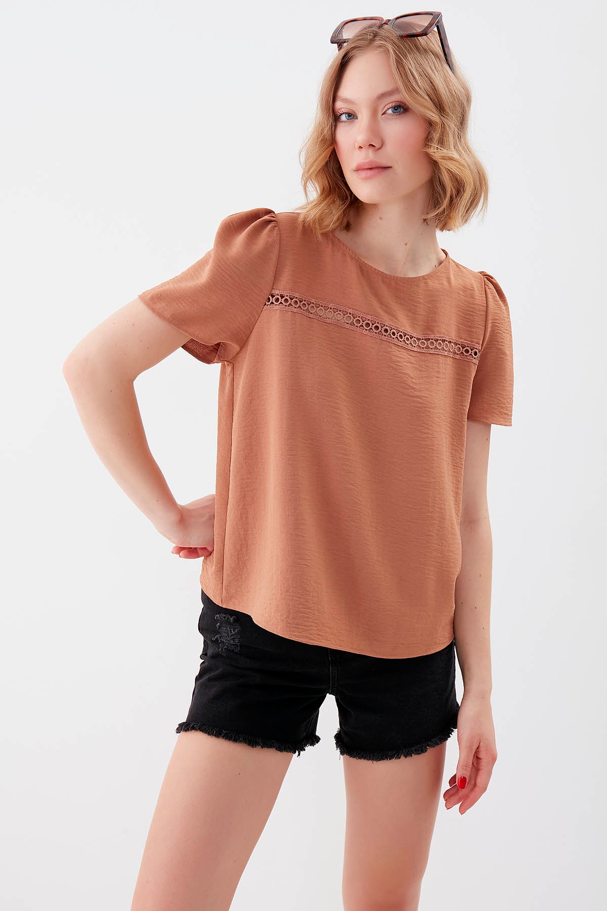 PLEATED SHORT SLEEVE BLOUSE
