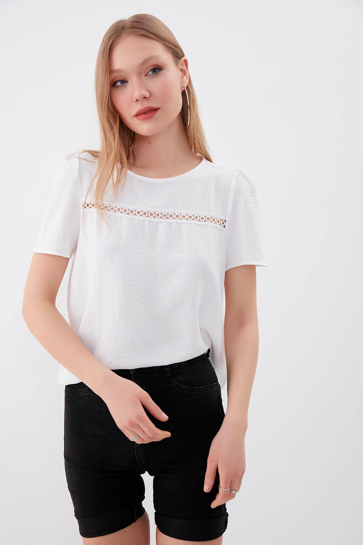 PLEATED SHORT SLEEVE BLOUSE
