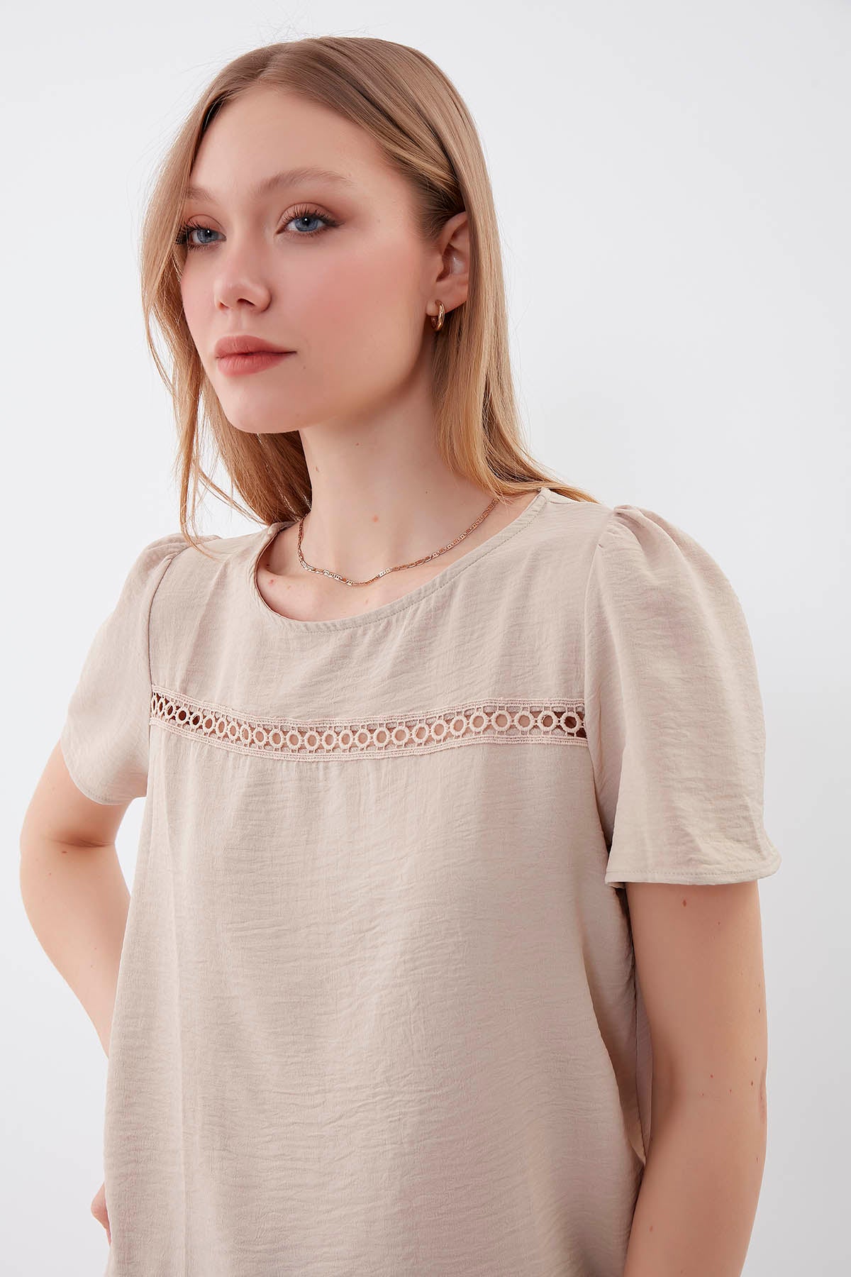 PLEATED SHORT SLEEVE BLOUSE