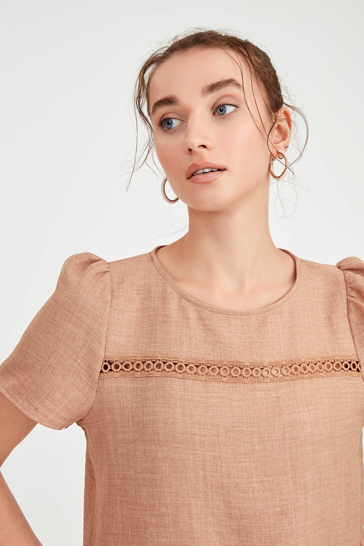 PLEATED SHORT SLEEVE BLOUSE