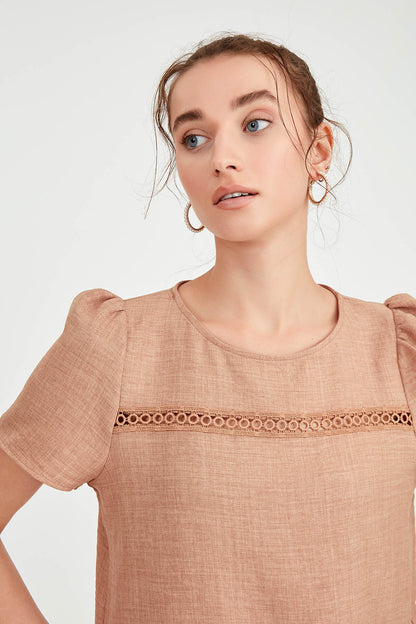 PLEATED SHORT SLEEVE BLOUSE