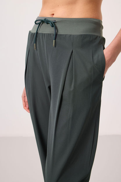 Standard Fit Polyester Pleated Women's Trousers - 94677