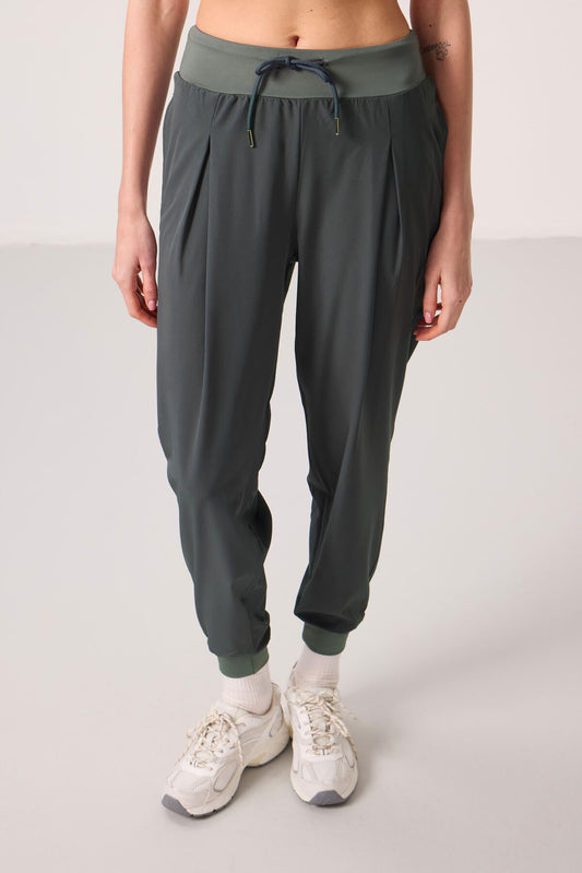 Standard Fit Polyester Pleated Women's Trousers - 94677