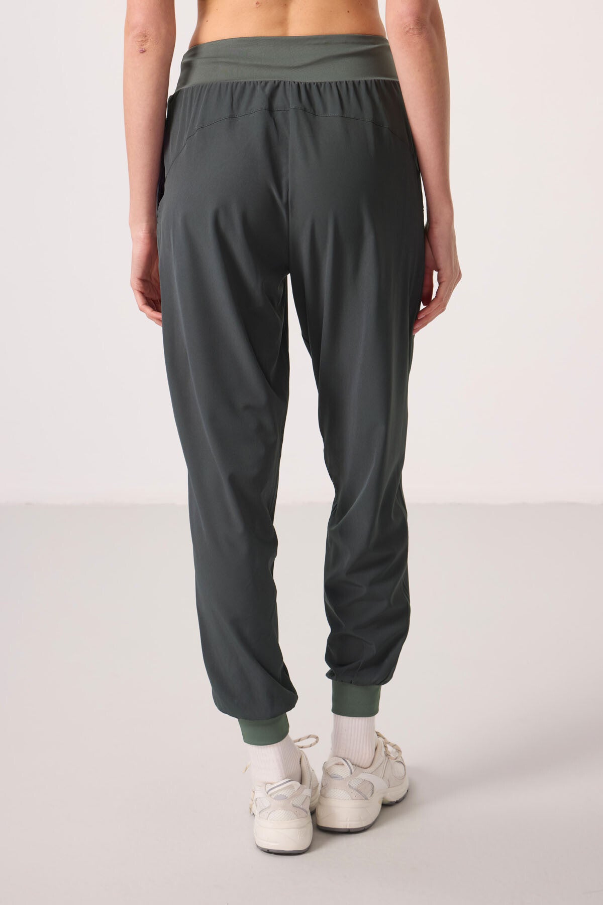 Standard Fit Polyester Pleated Women's Trousers - 94677