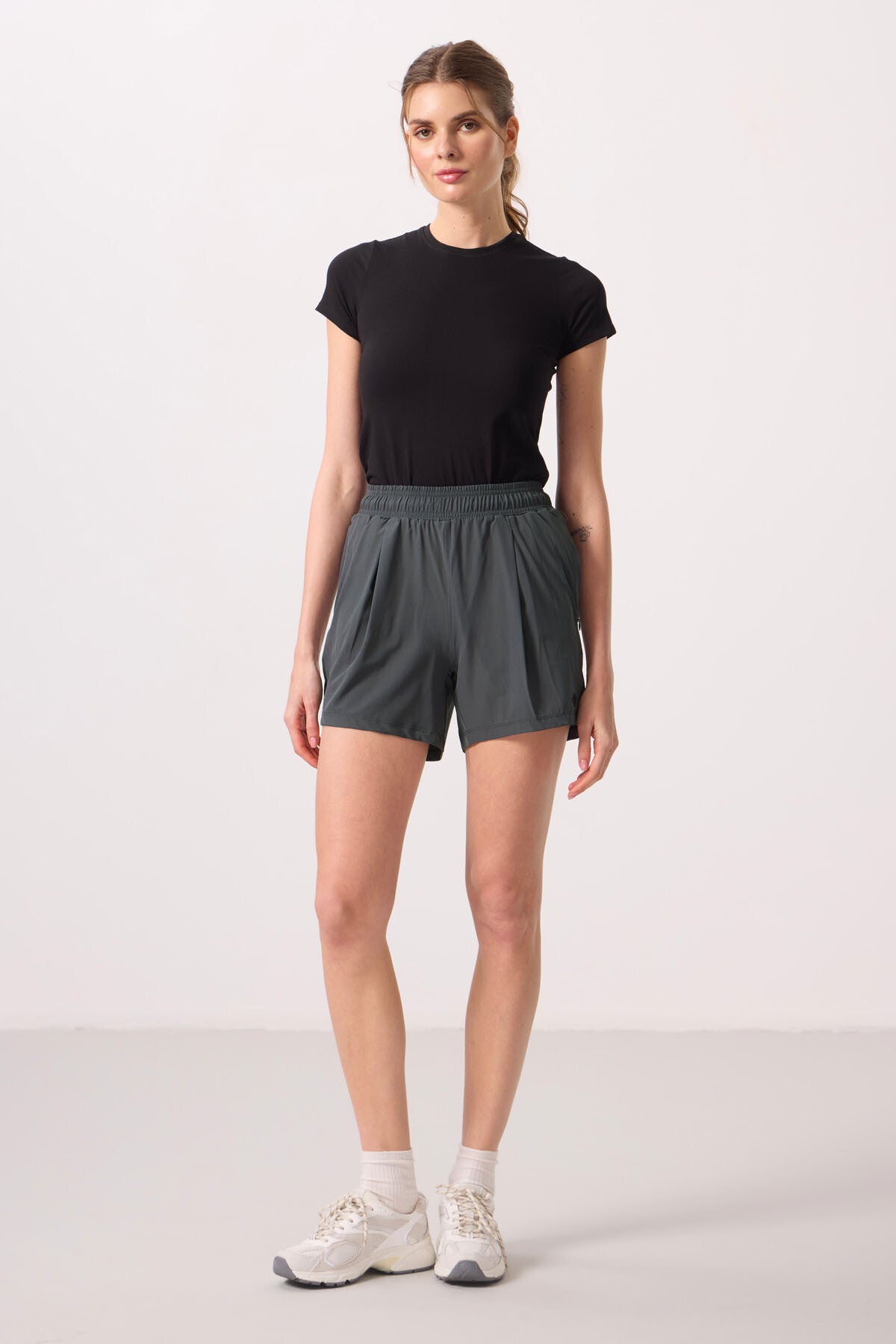 Polyester Hidden Pocket Zipper Comfort Fit Women's Shorts - 91014