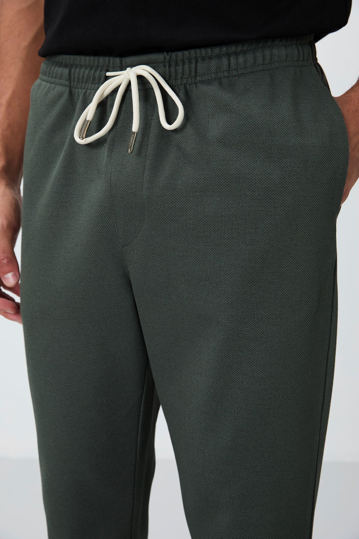 Textured Surface Right Standard Fit Men's Tracksuit Bottom - 82154