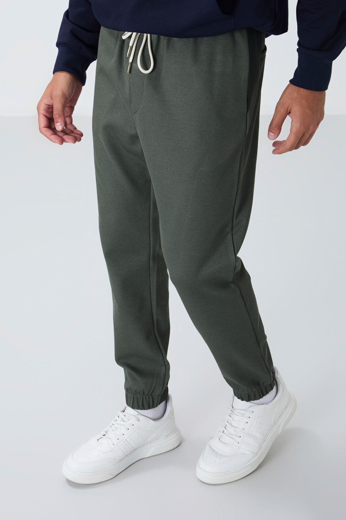 Textured Surface Right Standard Fit Men's Tracksuit Bottom - 82156
