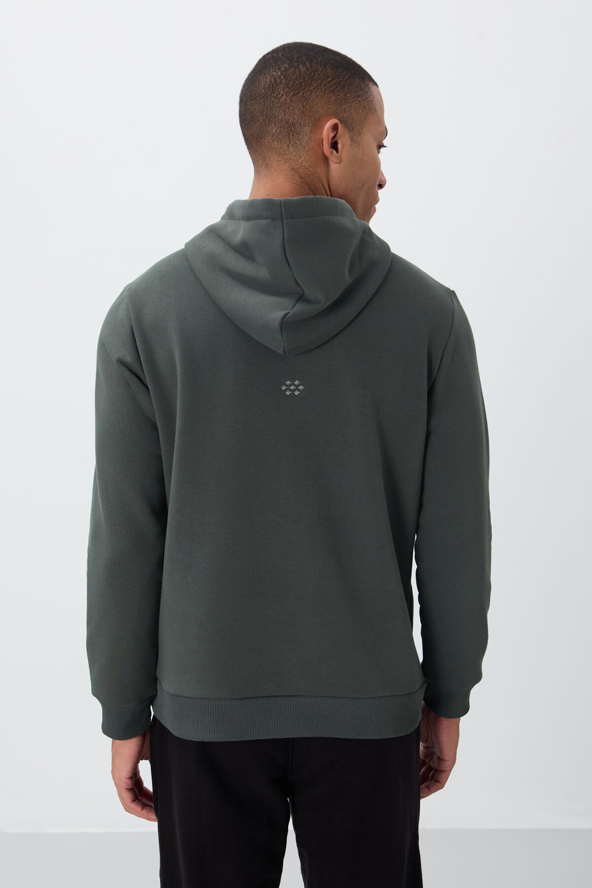 Cotton Rights Thick Inner Fleece Soft Texture Comfort Fit Embroidered Men's Sweatshirt - 88419