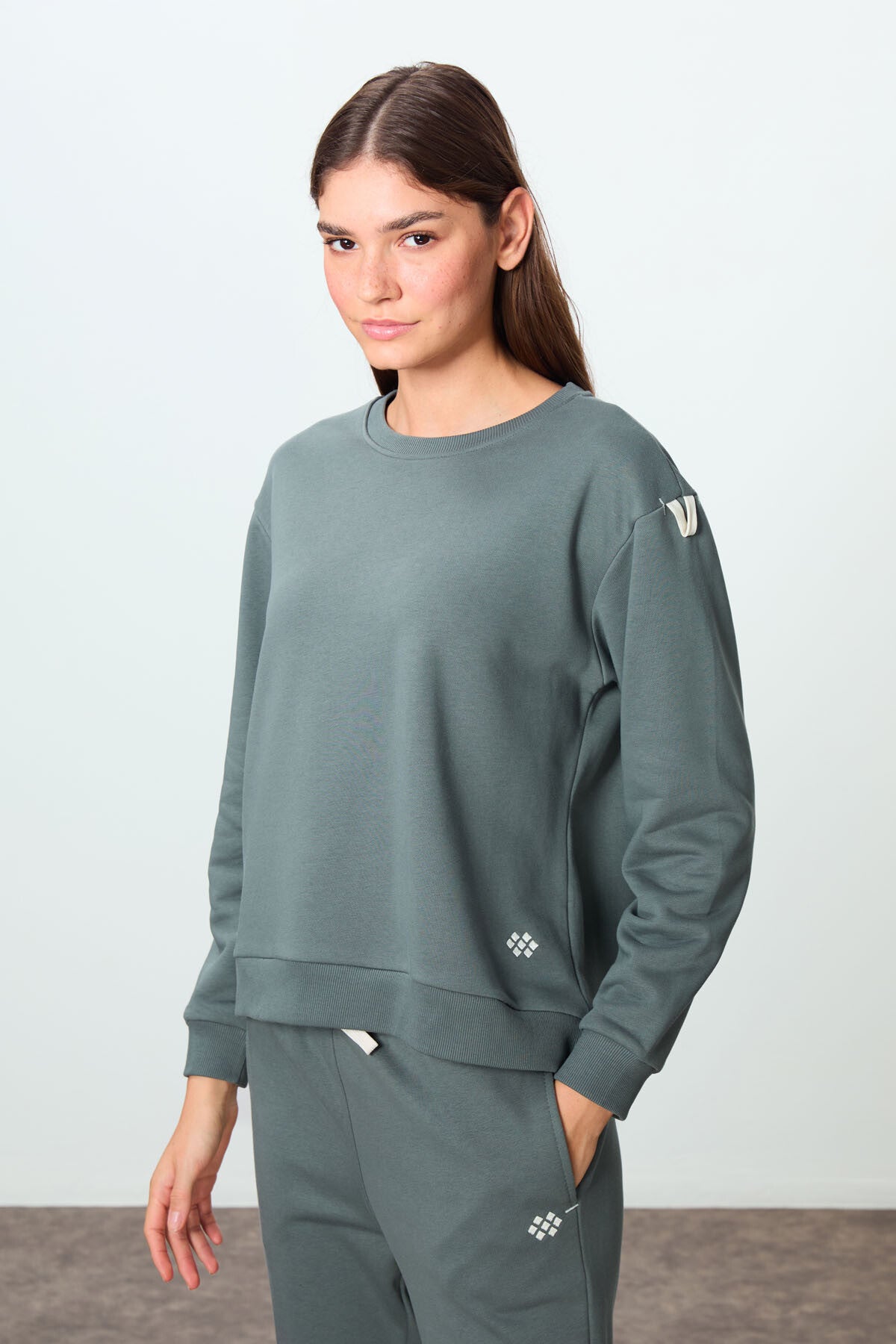 Compact Right Thick Smooth Textured O Collar Oversize Fit Women's Tracksuit Set - 95341