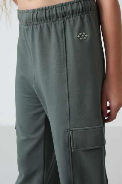 Right Leg Detailed Wide Leg Girls' Tracksuit Bottom with Cargo Pocket - 75143