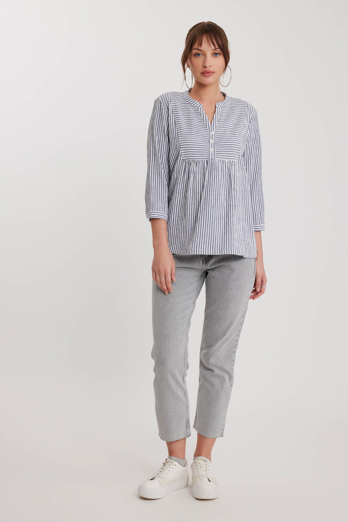 JUDGE COLLAR STRIPED BUTTON BLOUSE