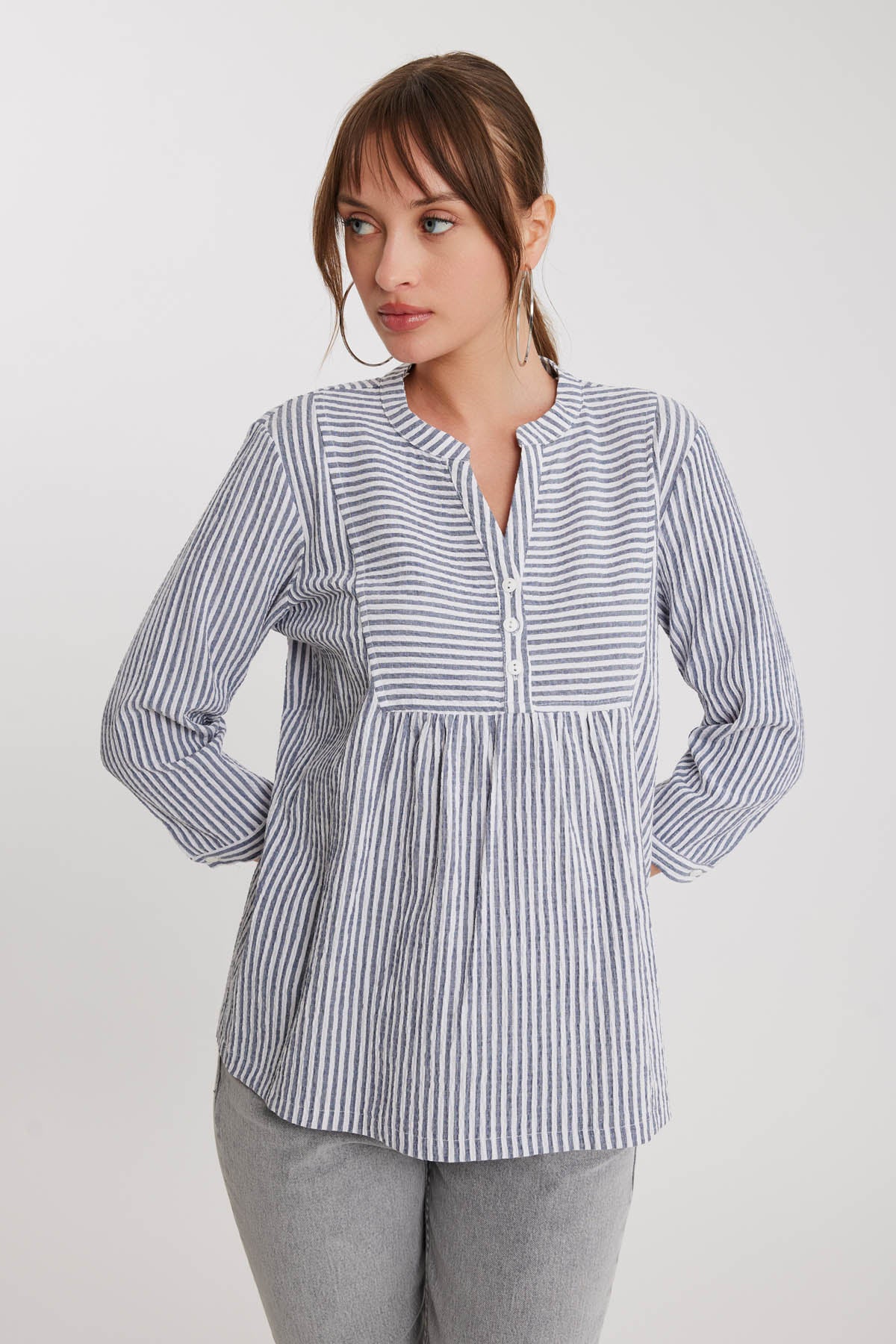 JUDGE COLLAR STRIPED BUTTON BLOUSE