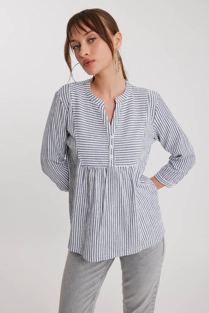 JUDGE COLLAR STRIPED BUTTON BLOUSE
