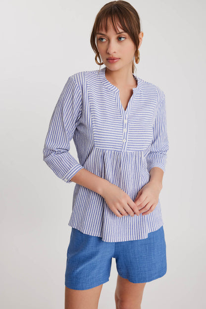 JUDGE COLLAR STRIPED BUTTON BLOUSE