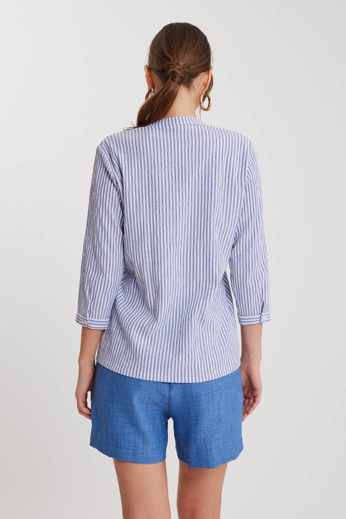 JUDGE COLLAR STRIPED BUTTON BLOUSE