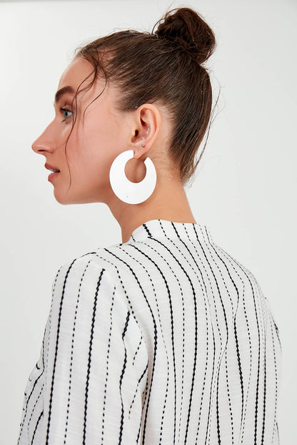 FRONT BUTTON BLOUSE WITH STRIPED JUDGE COLLAR