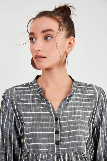 FRONT BUTTON BLOUSE WITH STRIPED JUDGE COLLAR