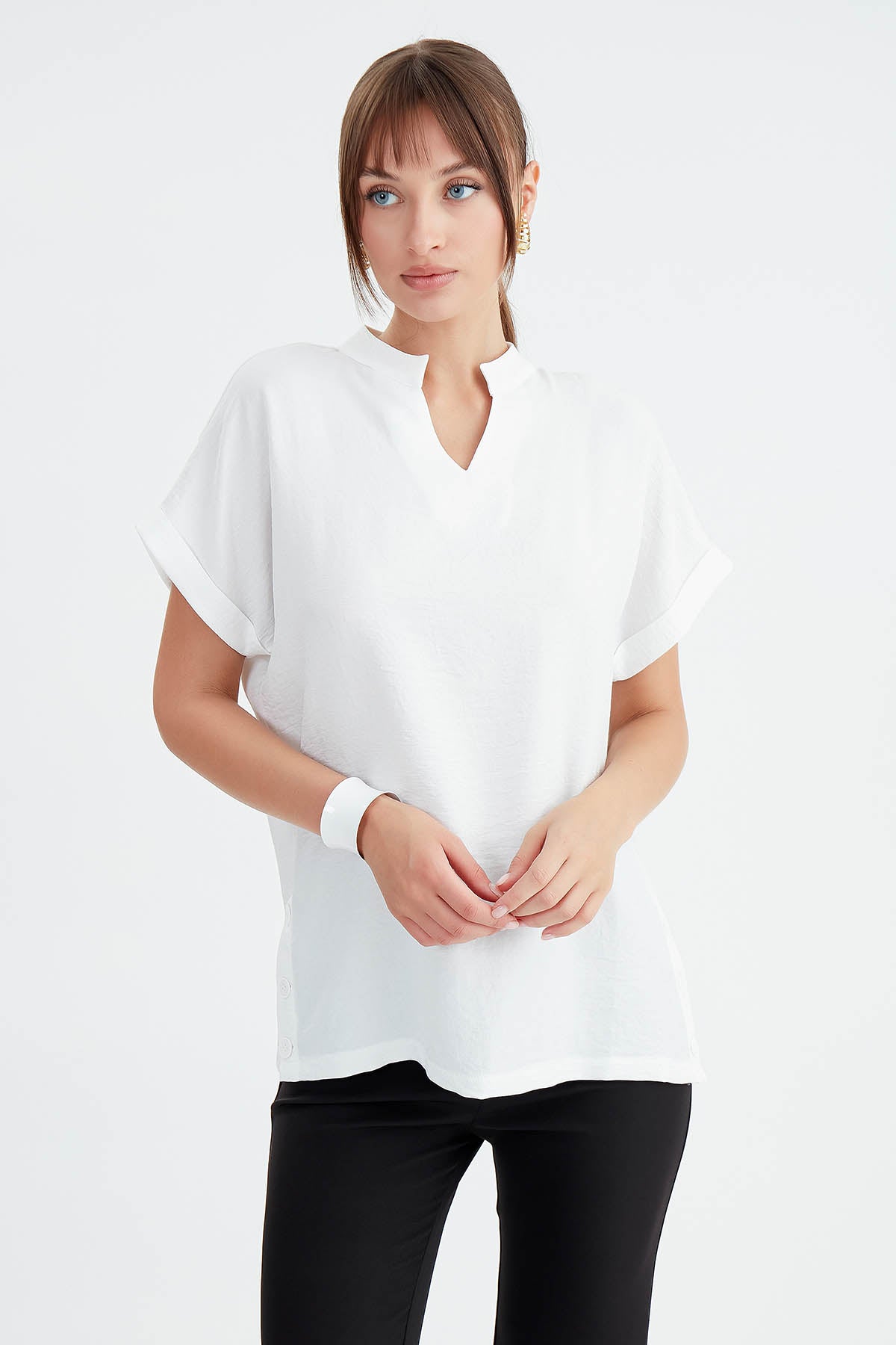 JUDGE COLLAR LOW SHOULDER BUTTONED BLOUSE