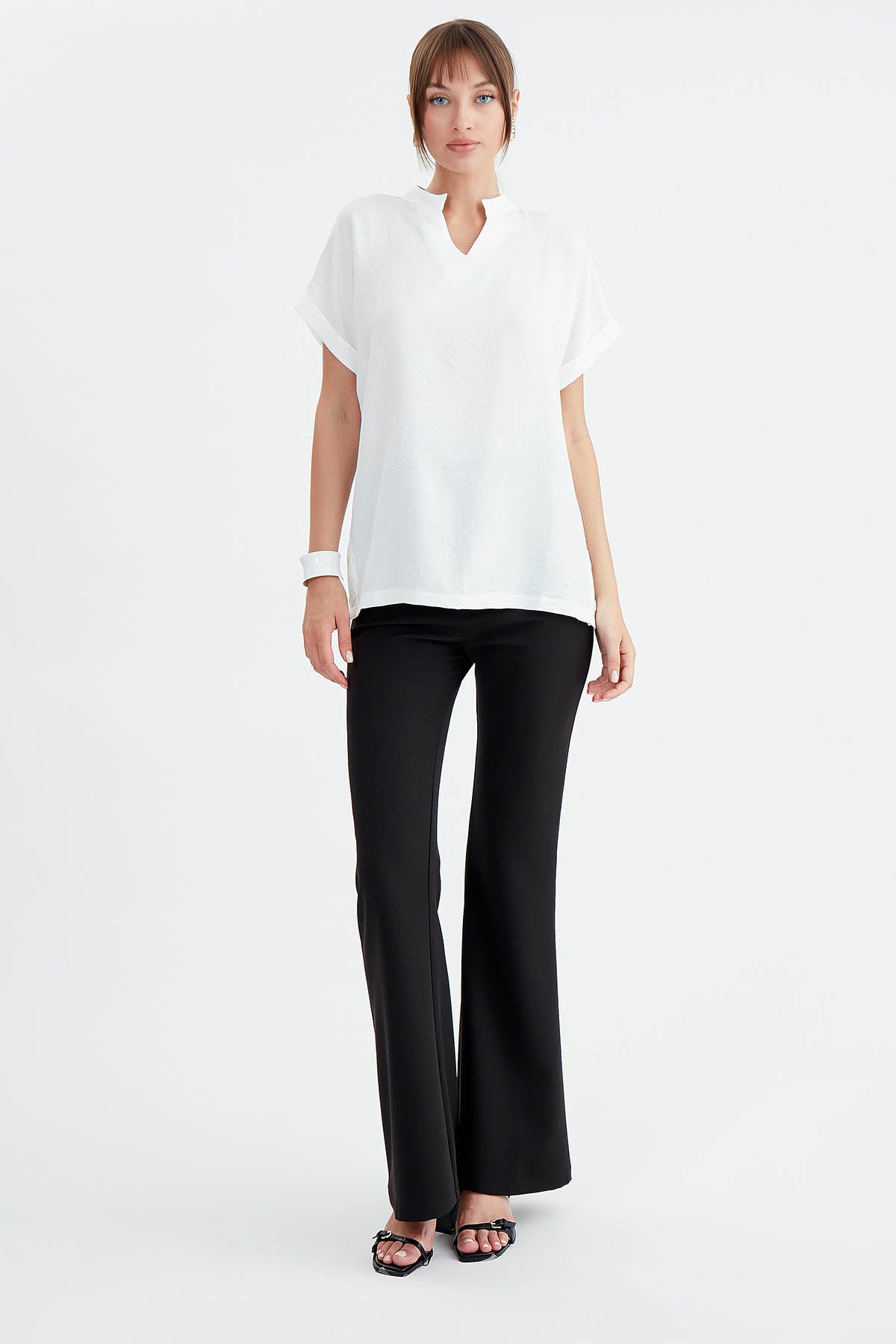 JUDGE COLLAR LOW SHOULDER BUTTONED BLOUSE