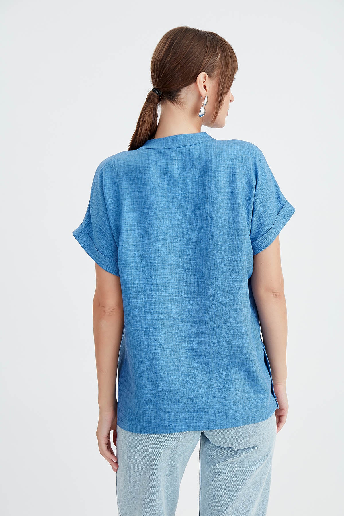 JUDGE COLLAR LOW SHOULDER BUTTONED BLOUSE