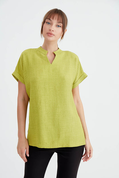 JUDGE COLLAR LOW SHOULDER BUTTONED BLOUSE