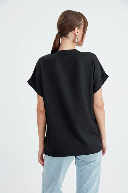 JUDGE COLLAR LOW SHOULDER BUTTONED BLOUSE