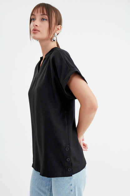 JUDGE COLLAR LOW SHOULDER BUTTONED BLOUSE