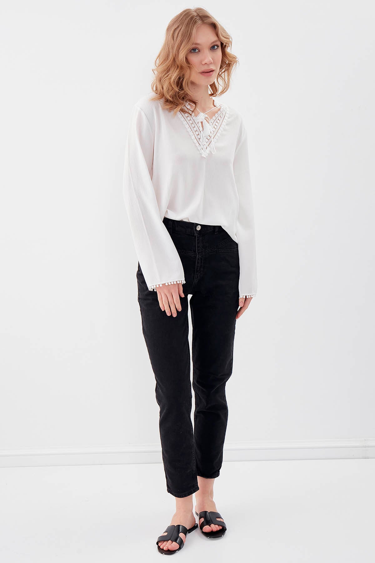 JUDGE COLLAR, LONG SLEEVE, COMFORTABLE BLOUSE
