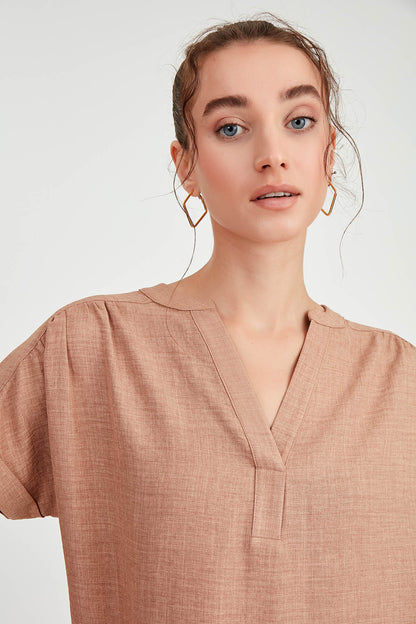 SHORT SLEEVE V NECK BLOUSE