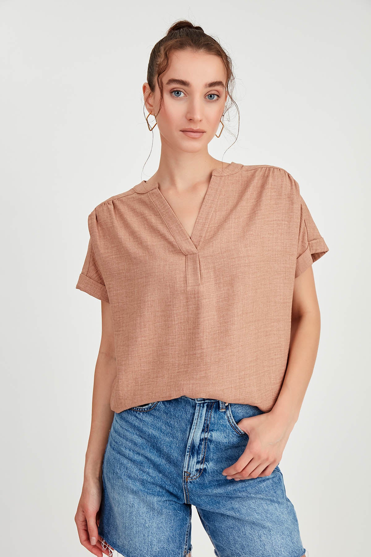 SHORT SLEEVE V NECK BLOUSE