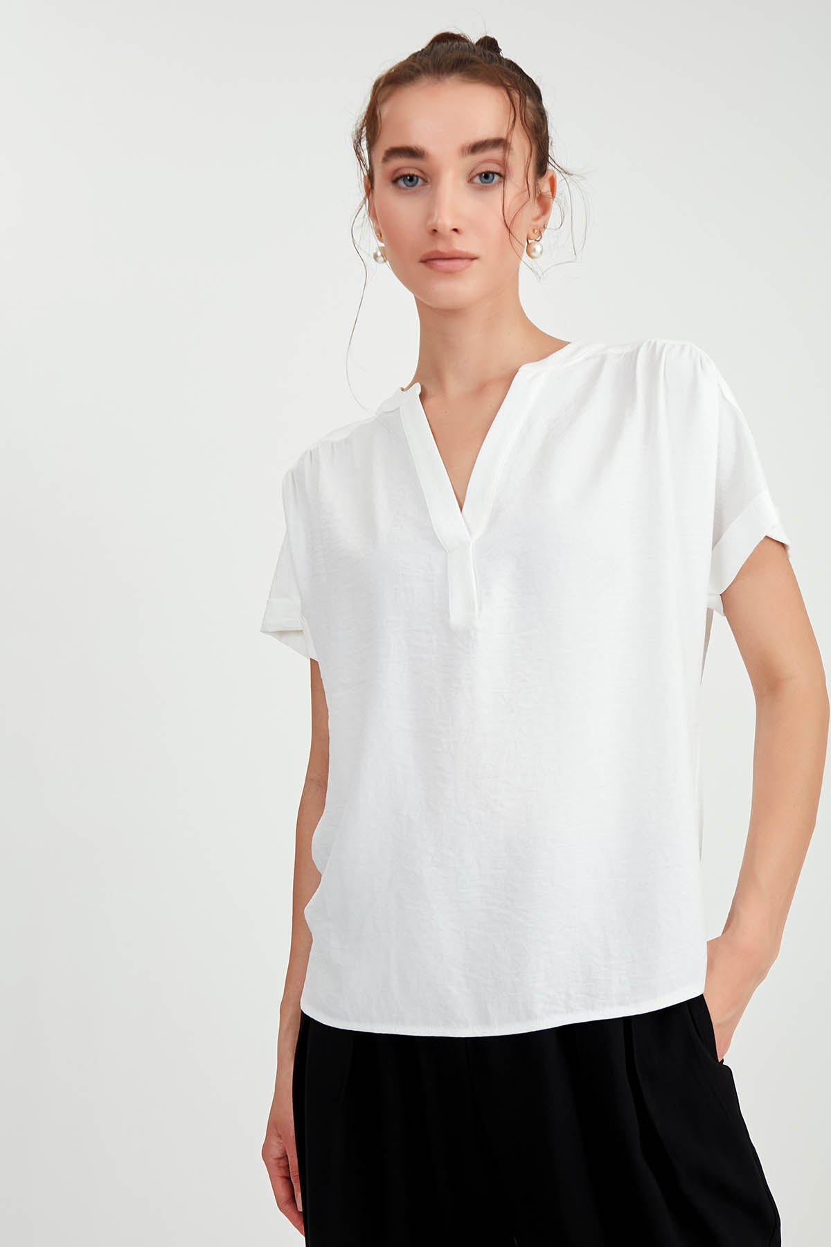 SHORT SLEEVE V NECK BLOUSE