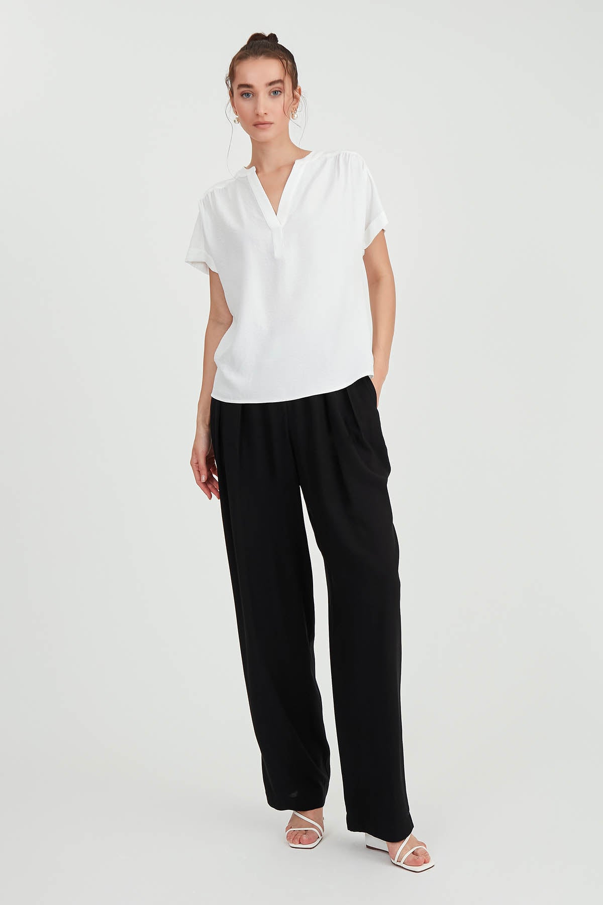 SHORT SLEEVE V NECK BLOUSE