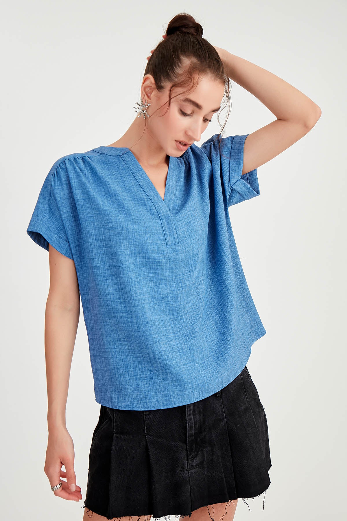 SHORT SLEEVE V NECK BLOUSE